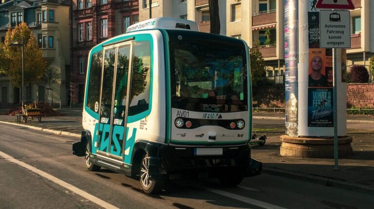 Autonome Shuttles für den kombinierten Transport von Personen und Gütern, 27.01.2022 (Do) 14:00 online